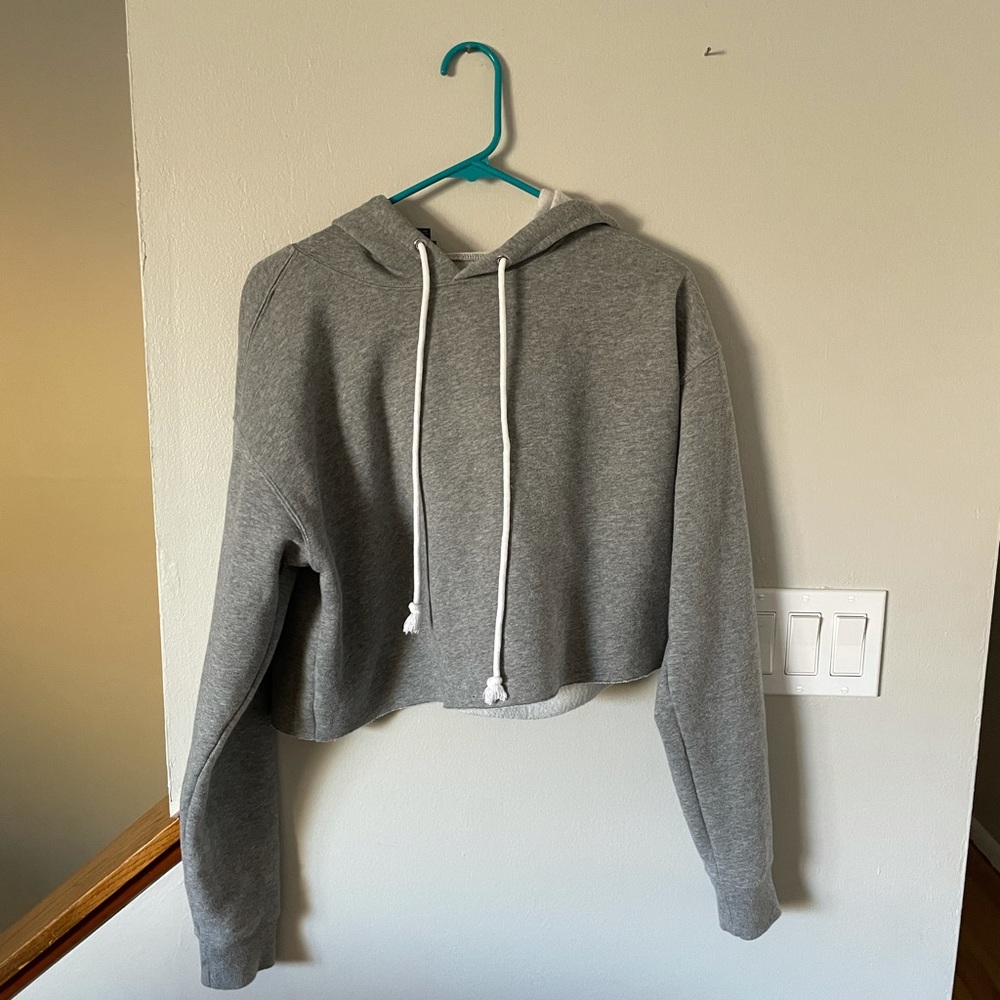 Slightly cropped sweatshirt